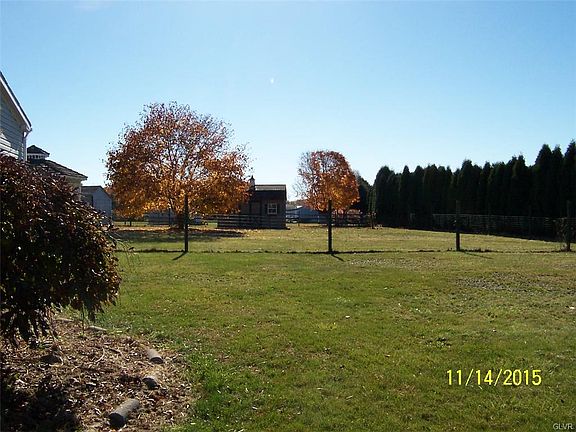 4th image of 3875 Banyan Dr