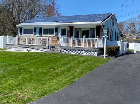 15 Village Drive, Ledyard, CT 06339