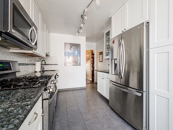 3rd image of 7025 Yellowstone Blvd APT 11N