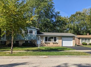115 E Berkley Dr, Arlington Heights, IL 60004