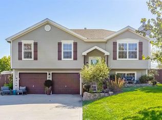 15619 Elm St, Basehor, KS 66007