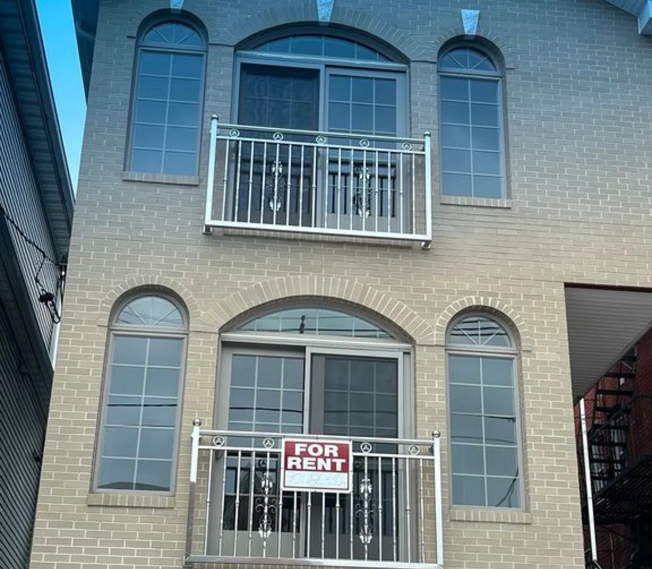 3 bed, 1200 sqft, $3,000 — Photo 1