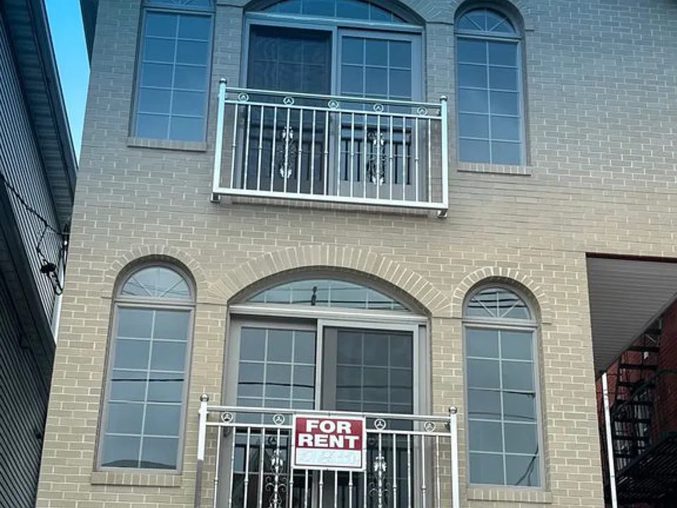 100 W 50th St