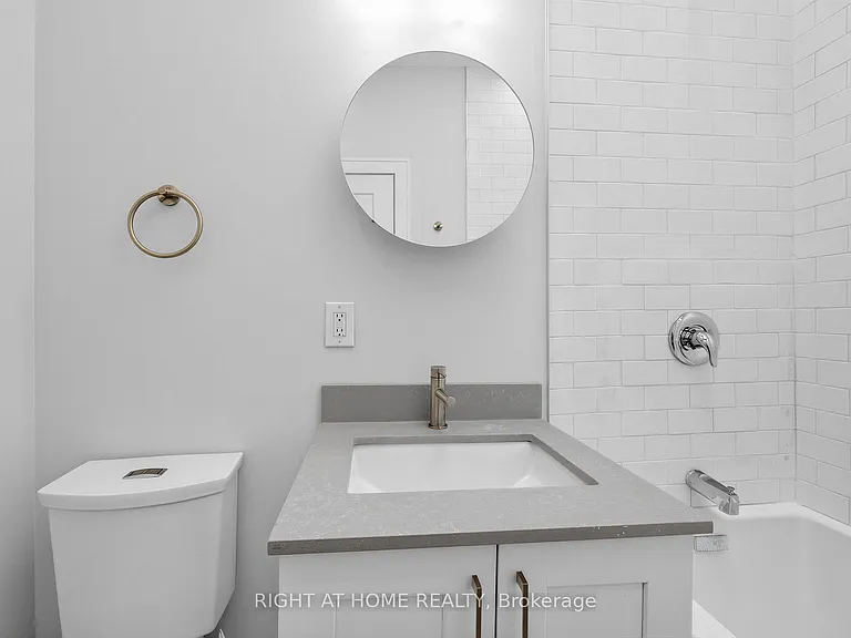 1095 Queen St E #2 — Photo 23