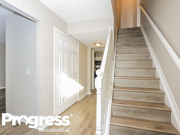 4th image of 2327 Fullerton Dr