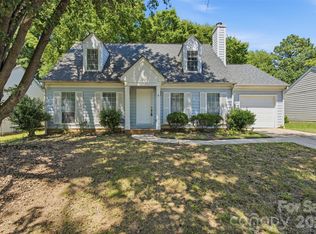 8345 Houndstooth Dr, Charlotte, NC 28227