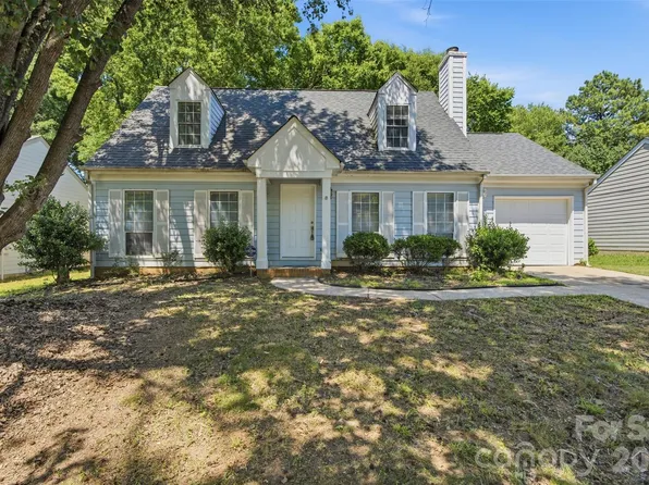 8345 Houndstooth Dr, Charlotte, NC 28227
