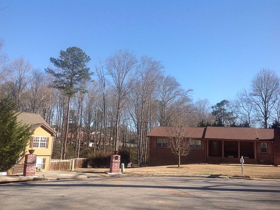 5th image of 155 Meadowbrook Dr