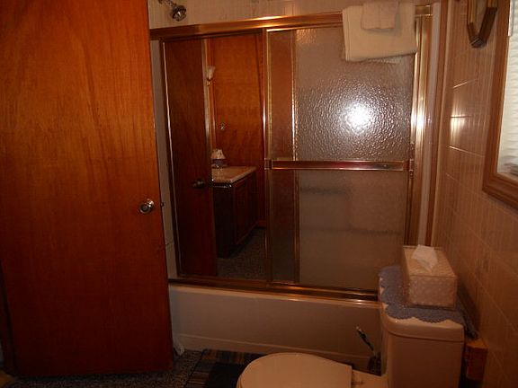 5th image of 282 Midlam Ave