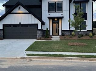 804 Michigan Cir, Hoschton, GA 30548