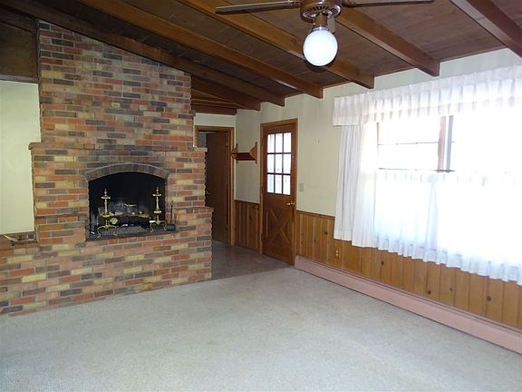 2nd image of 300 Cherry Ave