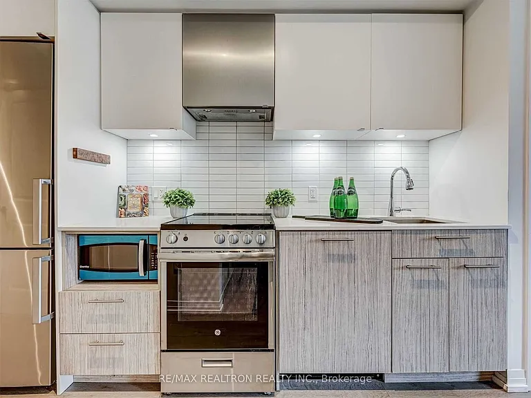 251 Jarvis St #608 — Photo 4