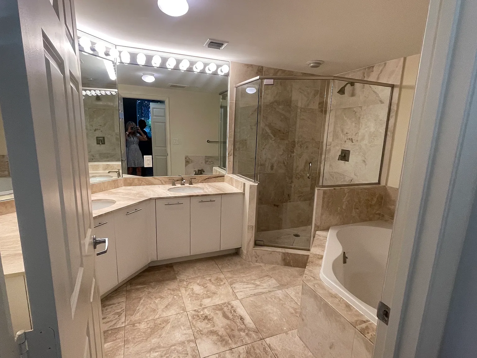 2 bed, 1228 sqft, $3,050 — Photo 3