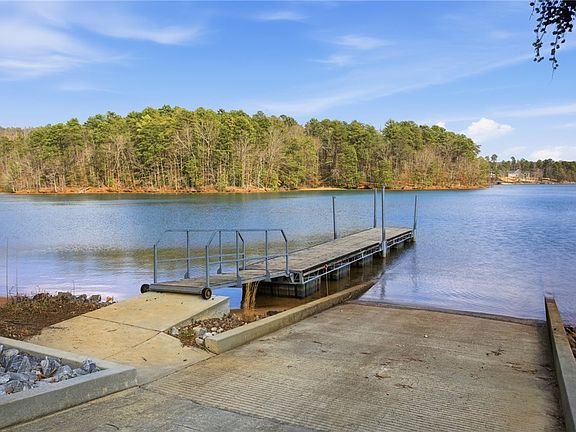 5th image of 912 Watercrest Rd