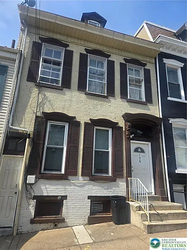 136 S 5th St #4 Photo 1