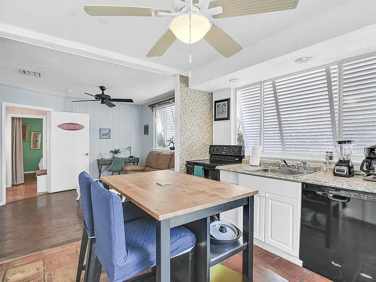 3218 Palm Dr — Photo 16