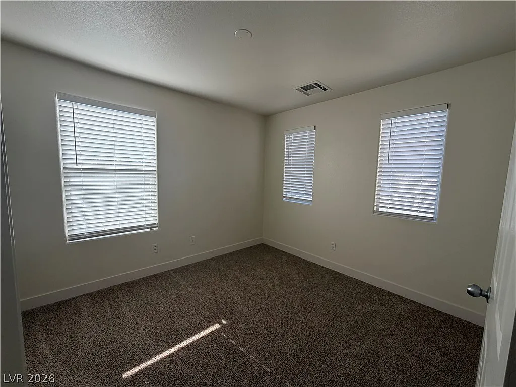 3 bed, 2.5 bath, 1354 sqft, $2,045 — Photo 4