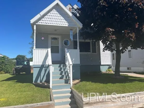 310 Birch St, Munising, MI 49862