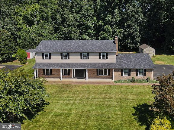 3rd image of 116 Loretta Ln