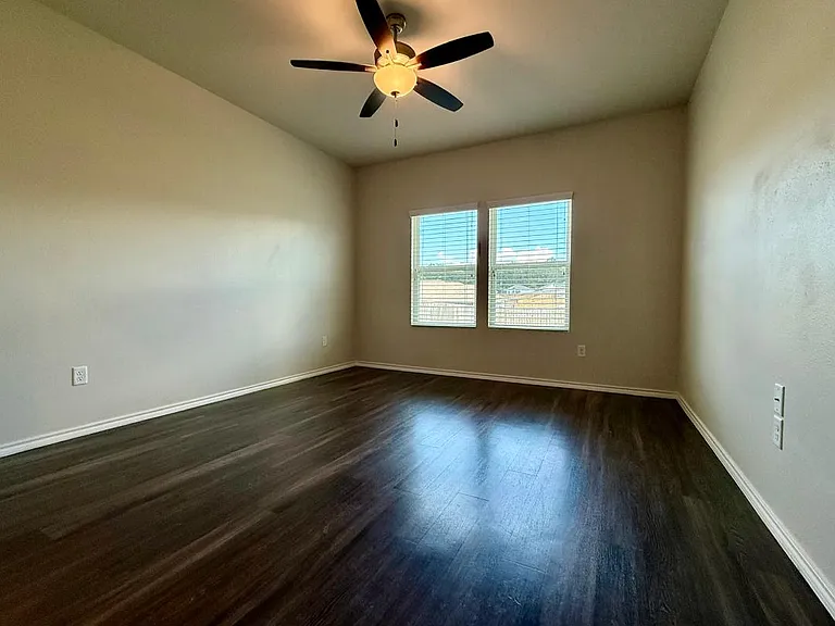 1404 Monterey Dr — Photo 9