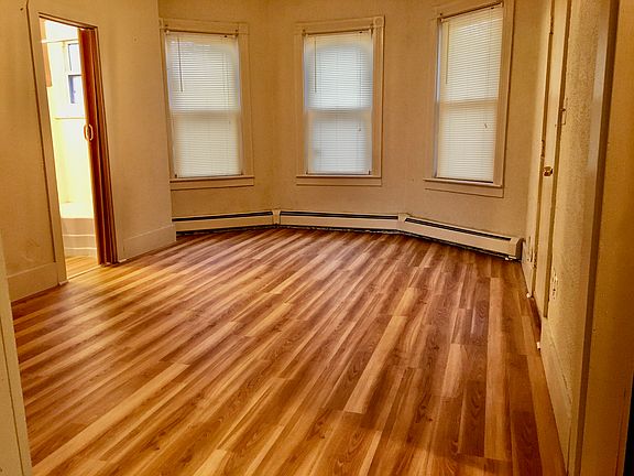 4th image of 260 Bradford Ave #1