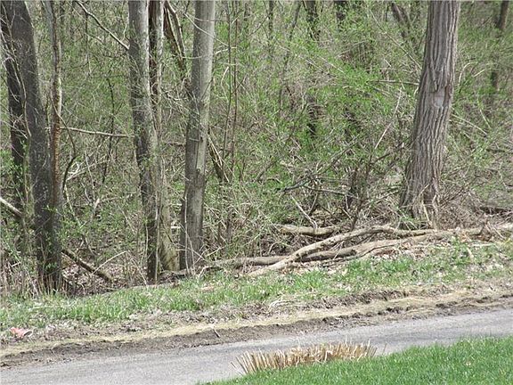 5th image of 302 Glenwood Way