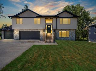 836 Old Mill Ln, Solon, IA 52333