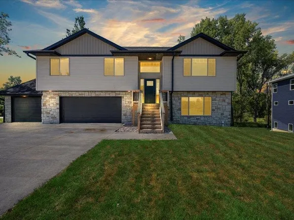 836 Old Mill Ln, Solon, IA 52333