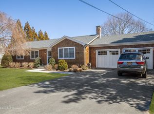 4550 Deep Hole Dr, Mattituck, NY 11952