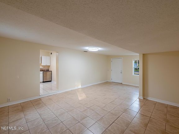 5th image of 10459 Pinehurst Dr
