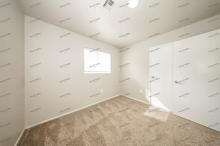 2401 Piccadilly Cir — Photo 9