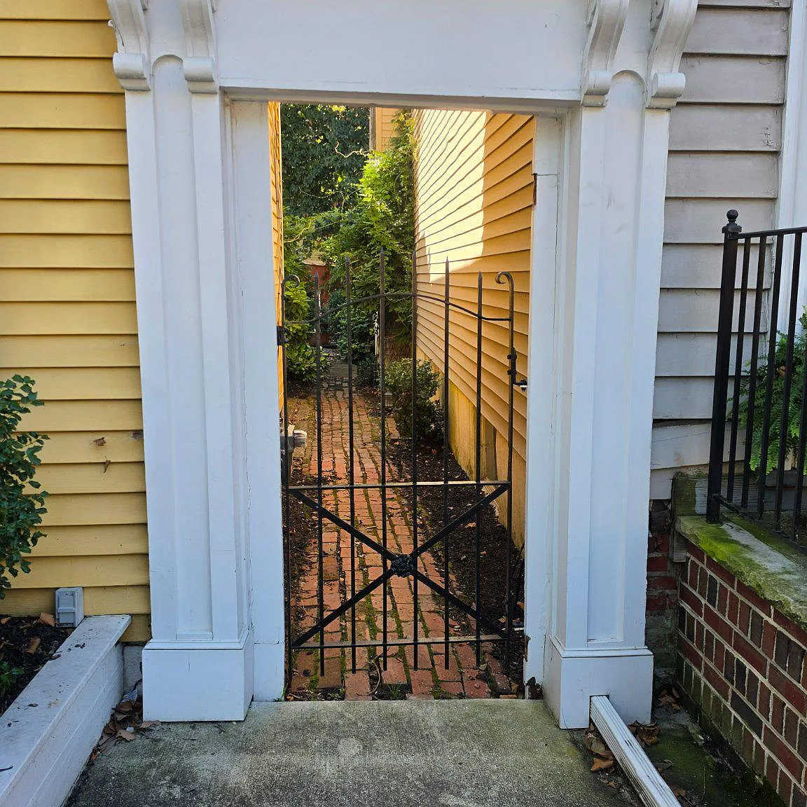 4 bed, 1.5 bath, 2102 sqft, $3,000 — Photo 2
