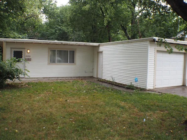 3135 E Glen Oaks Dr, Wichita, KS 67216