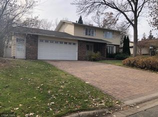5 Knoll Ln, Burnsville, MN 55337
