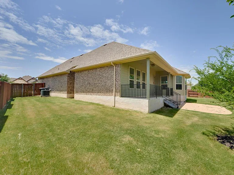 220 Oxbow Cv — Photo 35