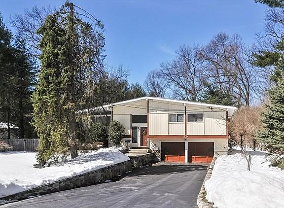 3rd image of 20 Winthrop Dr