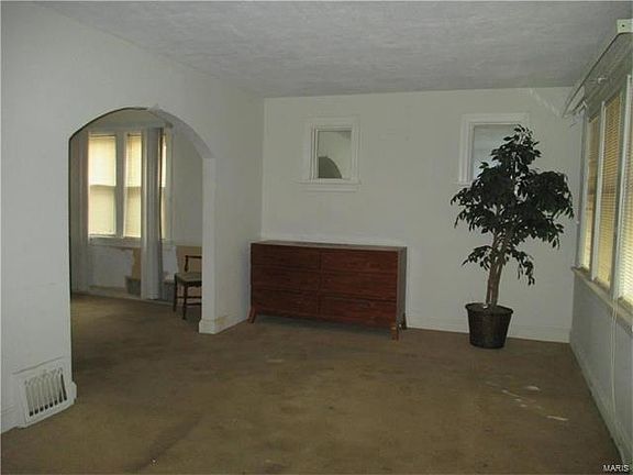 3rd image of 3604 Saint Marys Ln