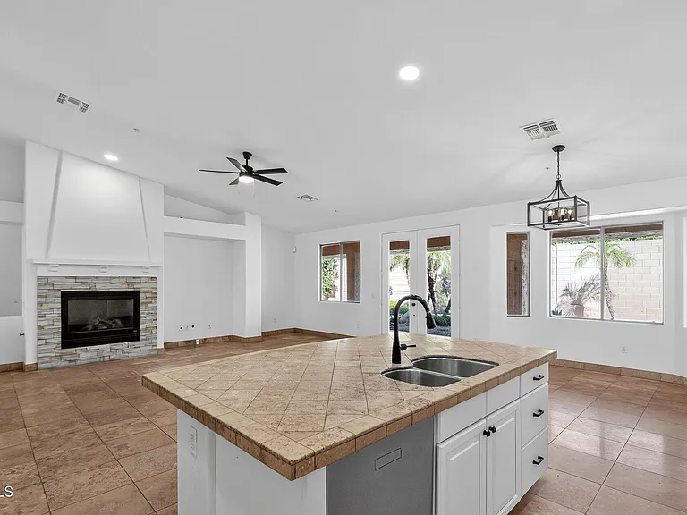 7742 E Los Gatos Dr — Photo 16
