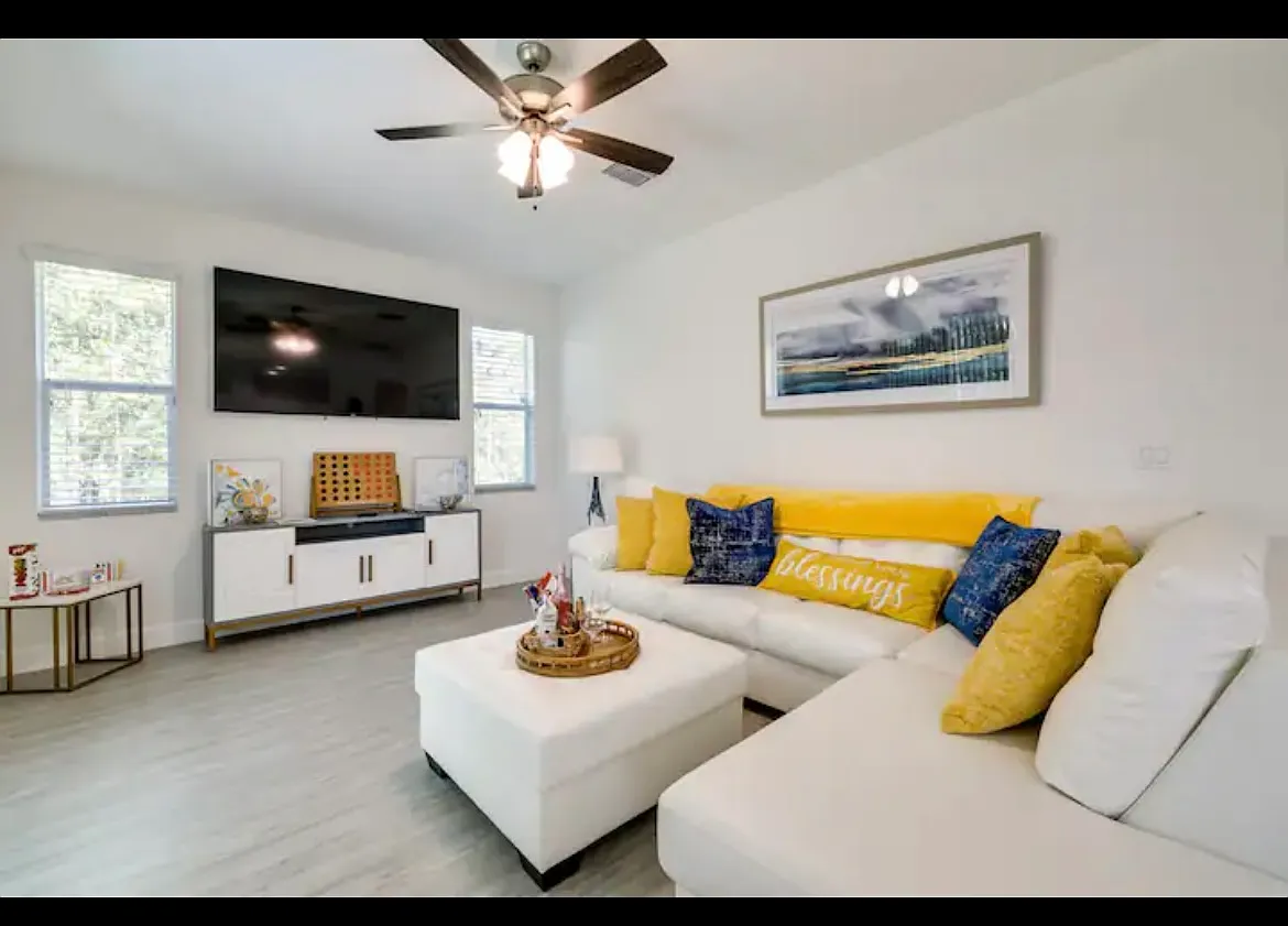 3 bed, 2100 sqft, $2,400 — Photo 2