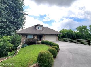 389 Maggie Mack Ln, Sevierville, TN 37862