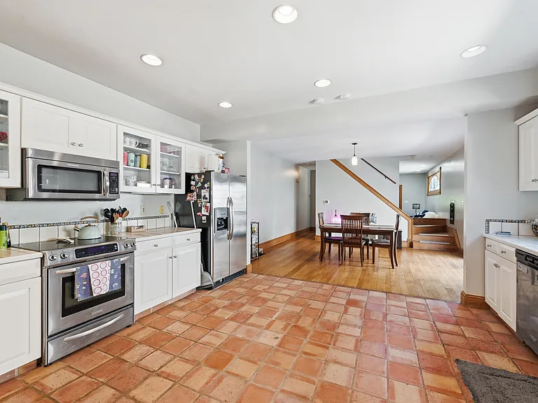 717 Copeland St — Photo 10