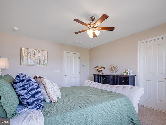 3rd image of 46 Creekside Way