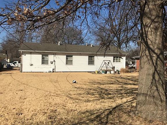 2nd image of 1410 N Dorothy Ave