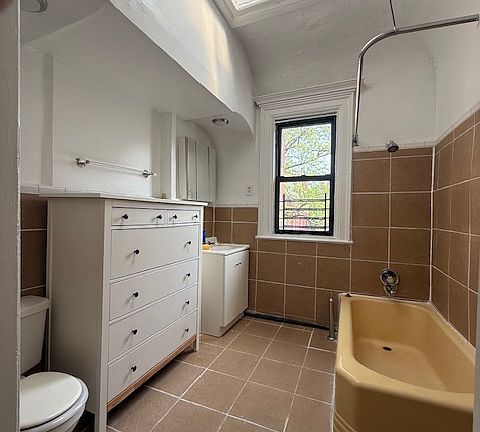 2nd image of 867 Park Pl APT 3B