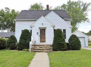 415 9th St, Baraboo, WI 53913