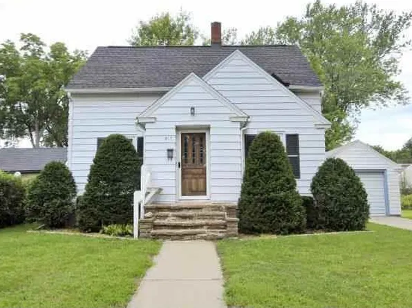415 9th St, Baraboo, WI 53913