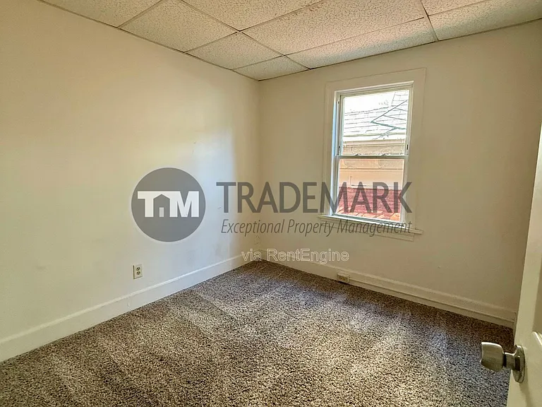 154 E Walnut St #6 — Photo 5