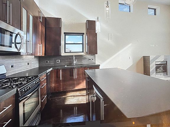 3rd image of 1410 W Morse Ave #5B