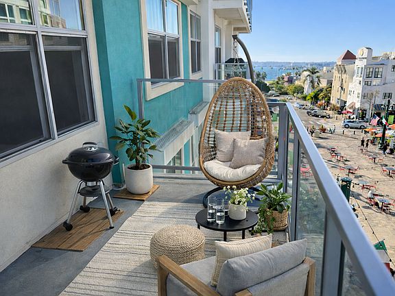 4th image of 562 W Date St #405