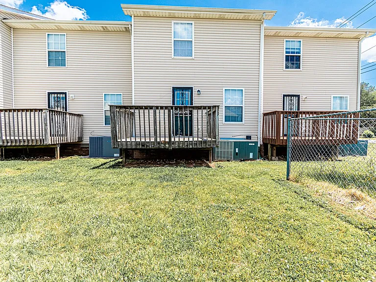 203 Tree Line Dr — Photo 2